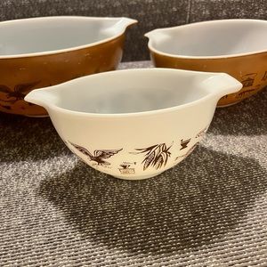 VINTAGE PYREX EARLY AMERICAN GOLD CINDERELLA NESTING BOWLS SET OF 3